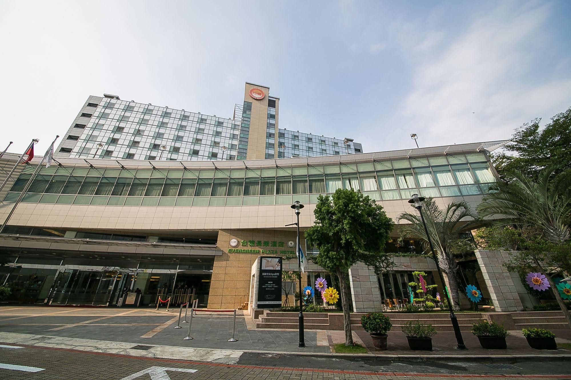 Evergreen Plaza Hotel - Tainan Exterior photo The hotel in 2012